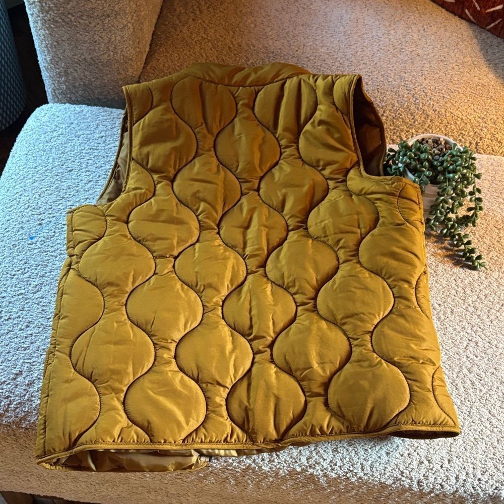 Natural Reflections Mustard Quilted Vest - Picture 9 of 10